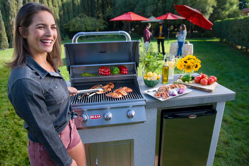 Bull BBQ Fully-Assembled 6 Ft. El Mundo BBQ Island With 25-Inch Steer  Premium Grill, Fridge And Vertical Door - Grey Stucco - 31071